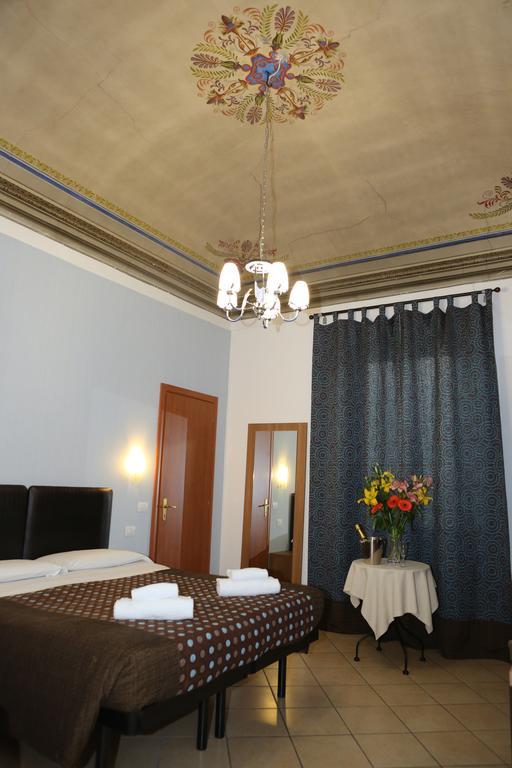 Pensión Adelaide House 2*